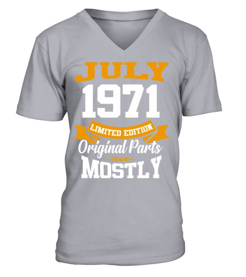 July 1971 Vintage Birthday Present V-Neck T-shirt