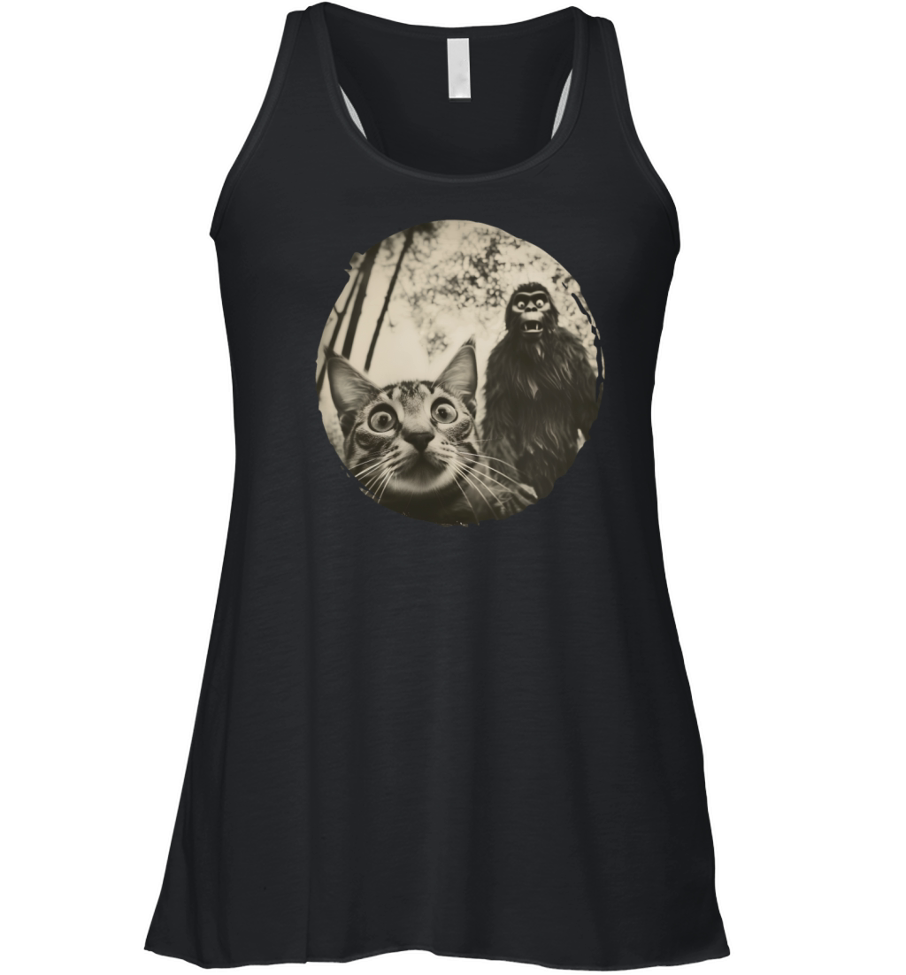 Surprised Cat and Bigfoot Encounter Design Women's Flowy Tank Top