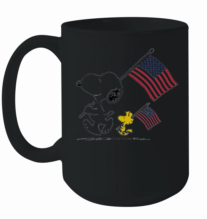 Snoopy and Woodstock holding American flag 4th of july shirtn Ceramic Mug