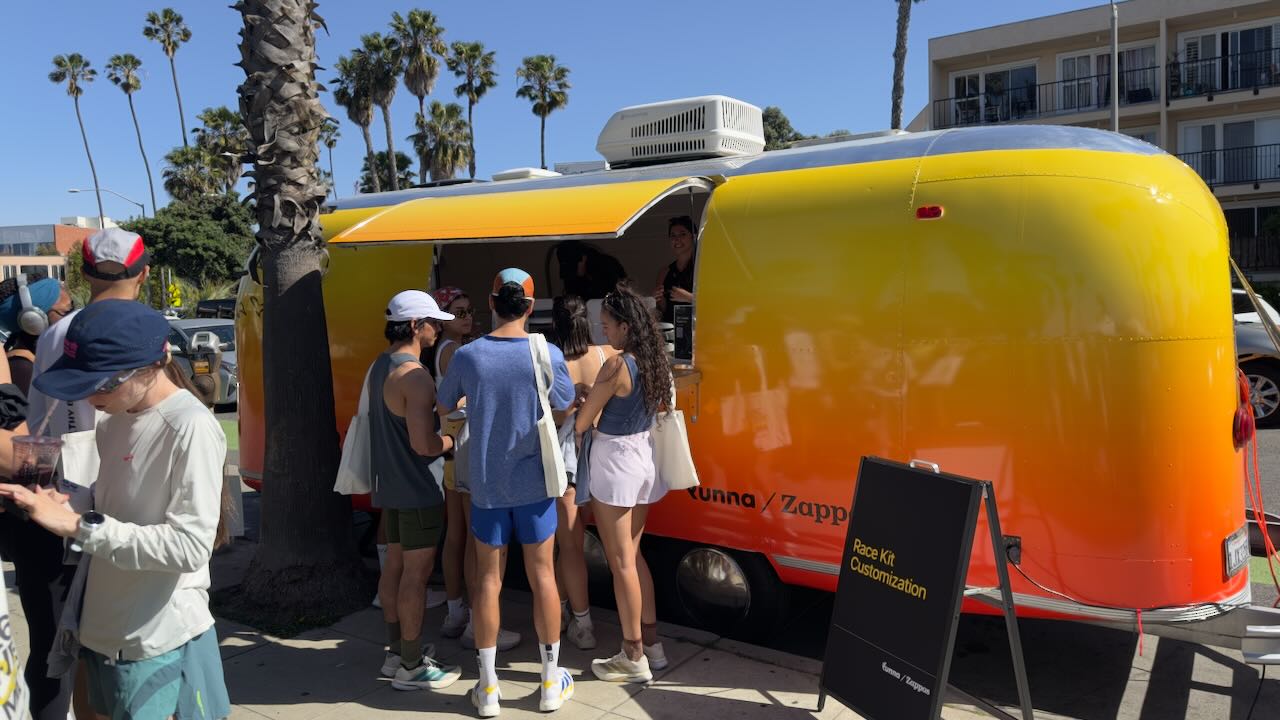 Runna x Zappos race kit Airstream