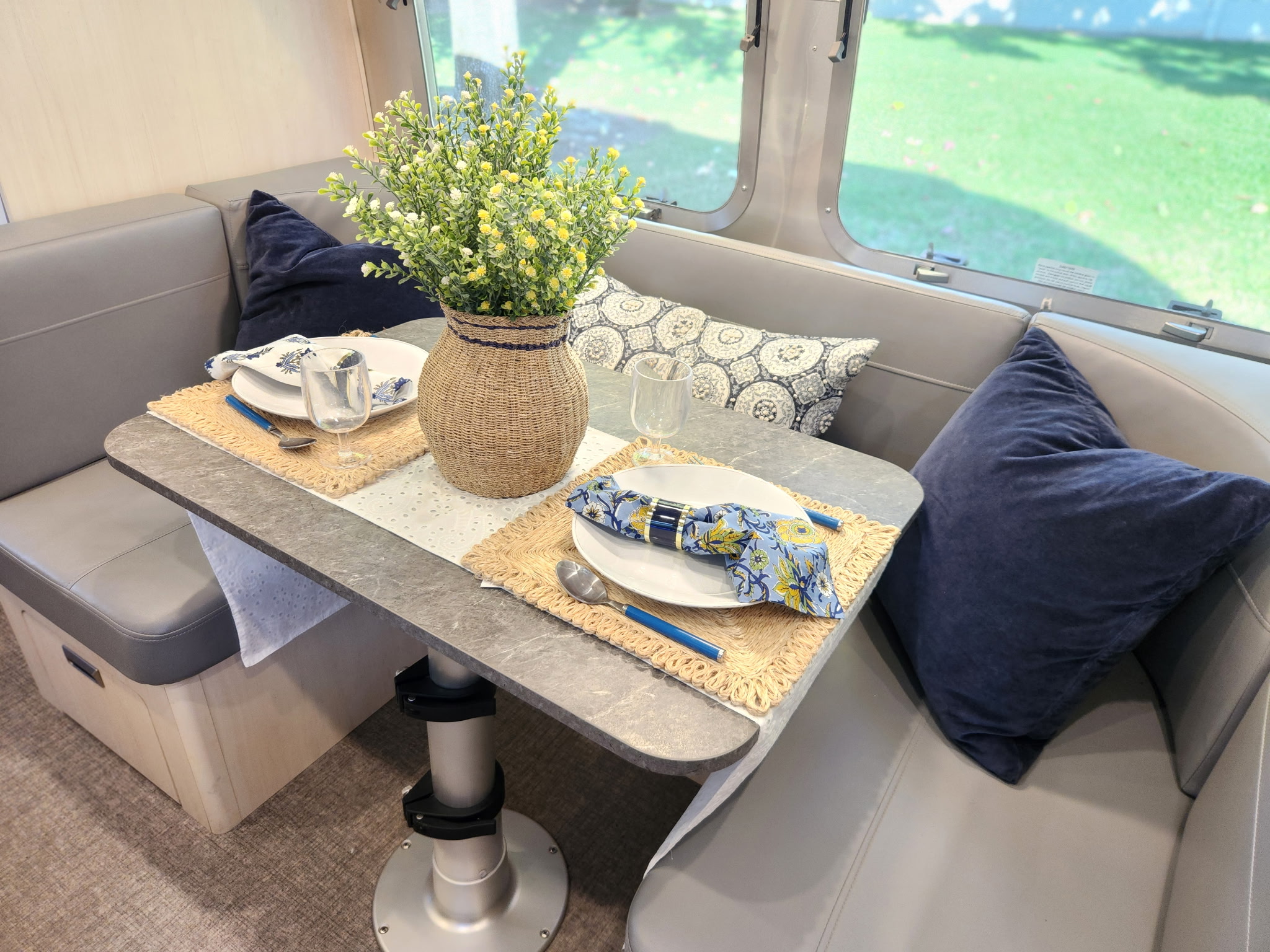 Flying Cloud dinette for two