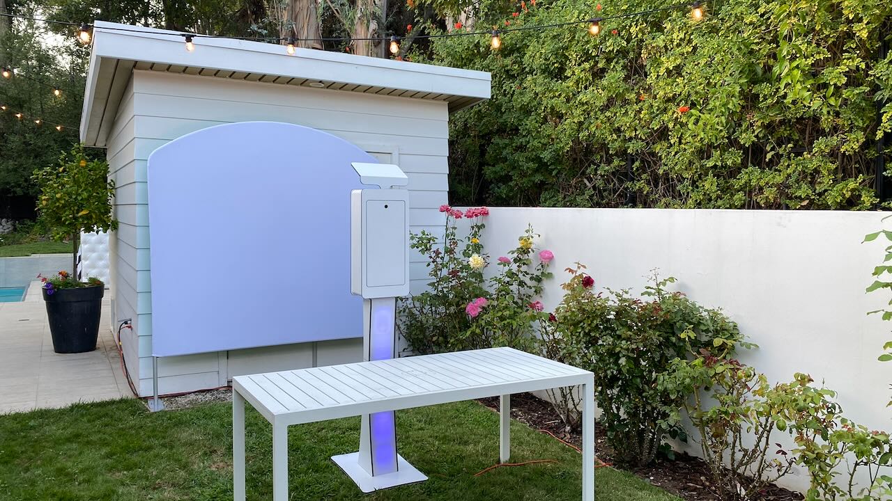 Curve Pro open-air photo booth