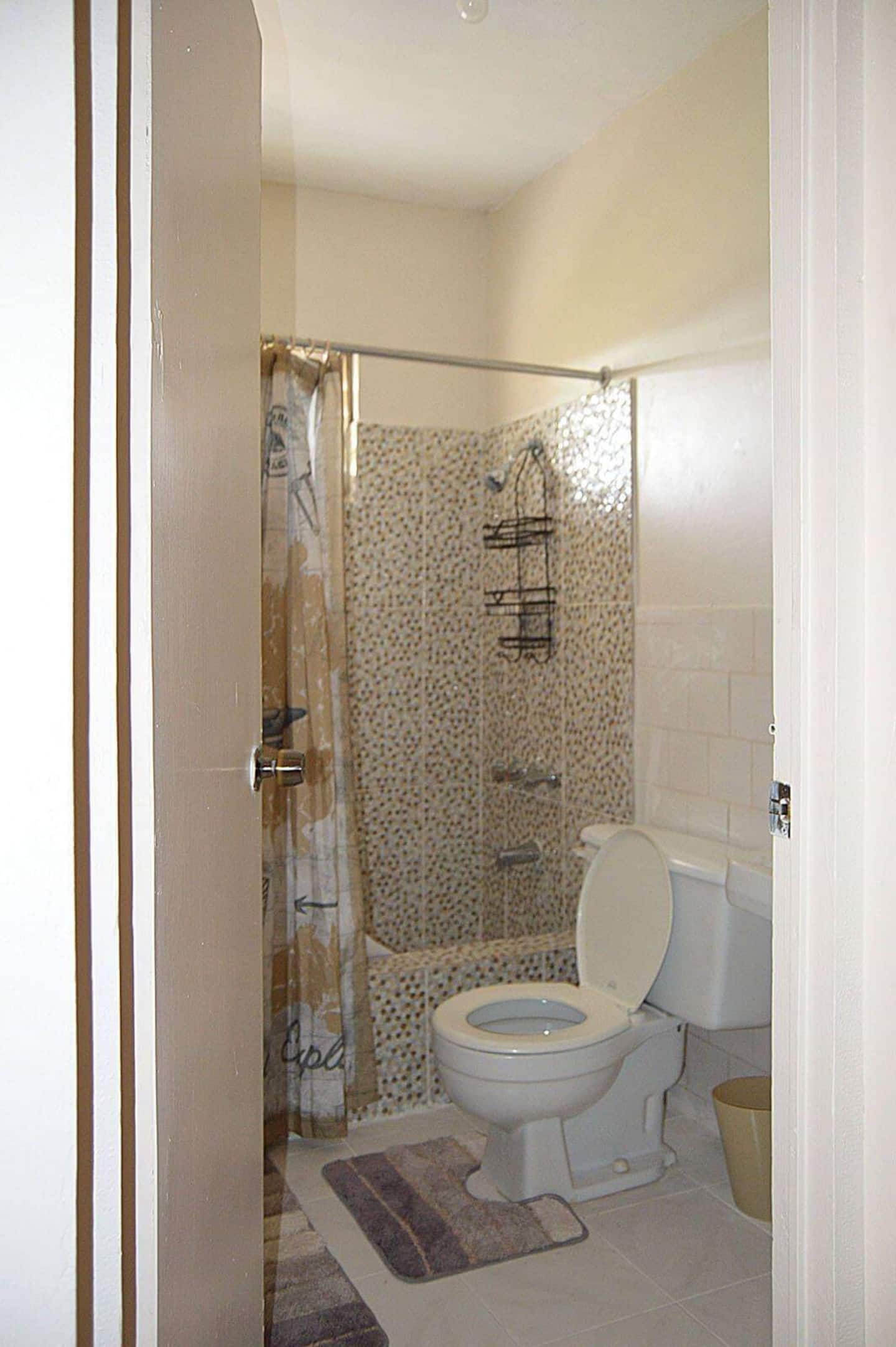 Monthly King Suite Stay With Kitchen, AC & Balcony photo 7