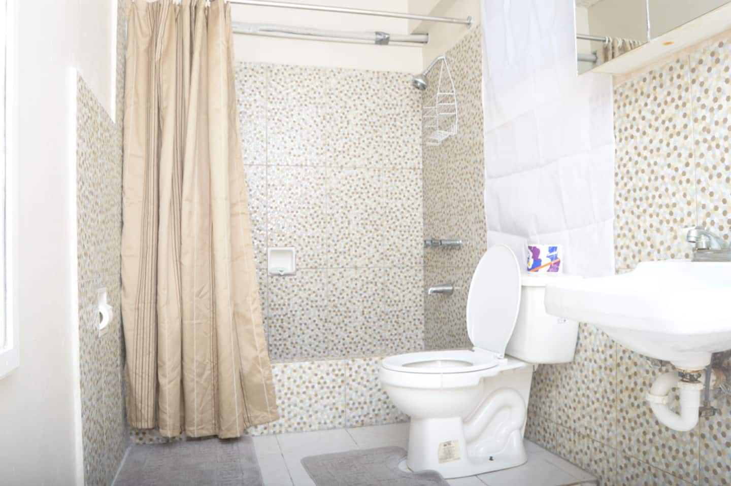 Beautiful King Suite with kitchenet, AC & fridge photo 5