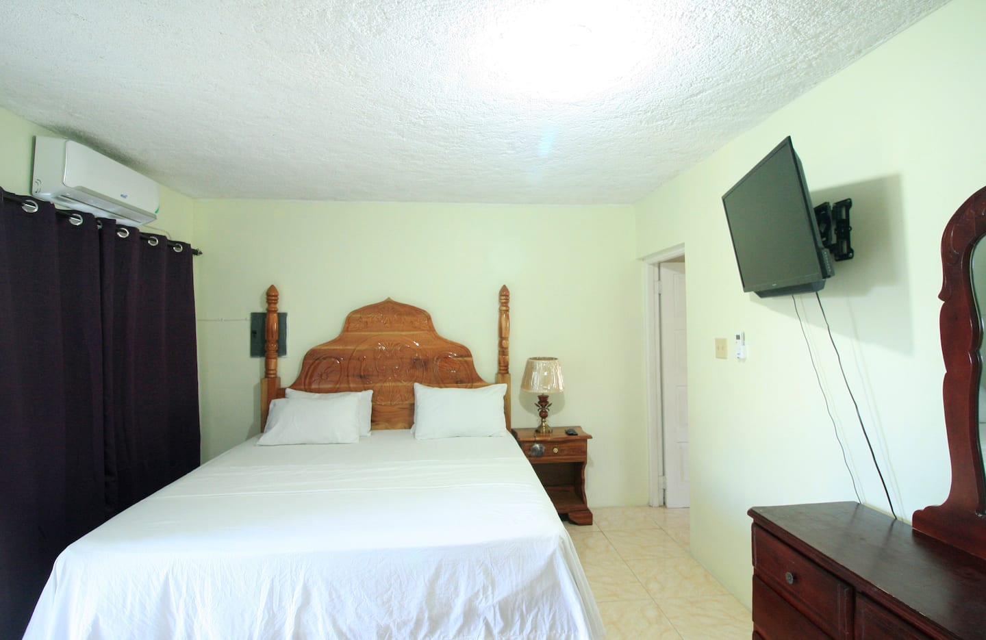 King & Full 2Bdr with Fridge Stove, 2 TVS & AC photo 2