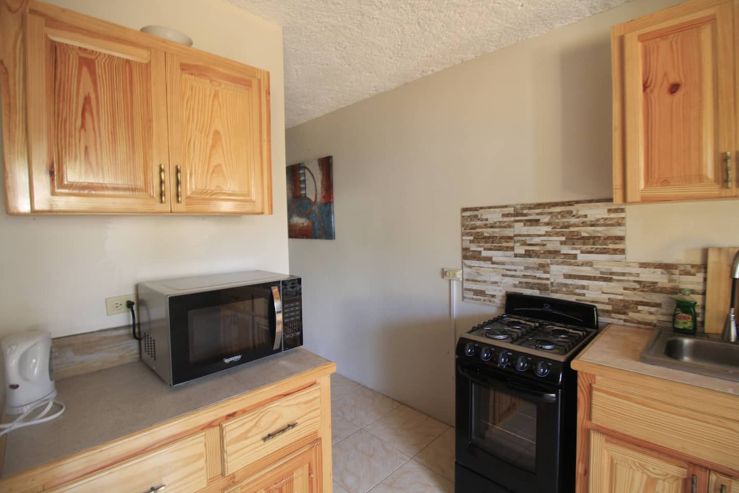 King & Full 2Bdr with Fridge Stove, 2 TVS & AC photo 3