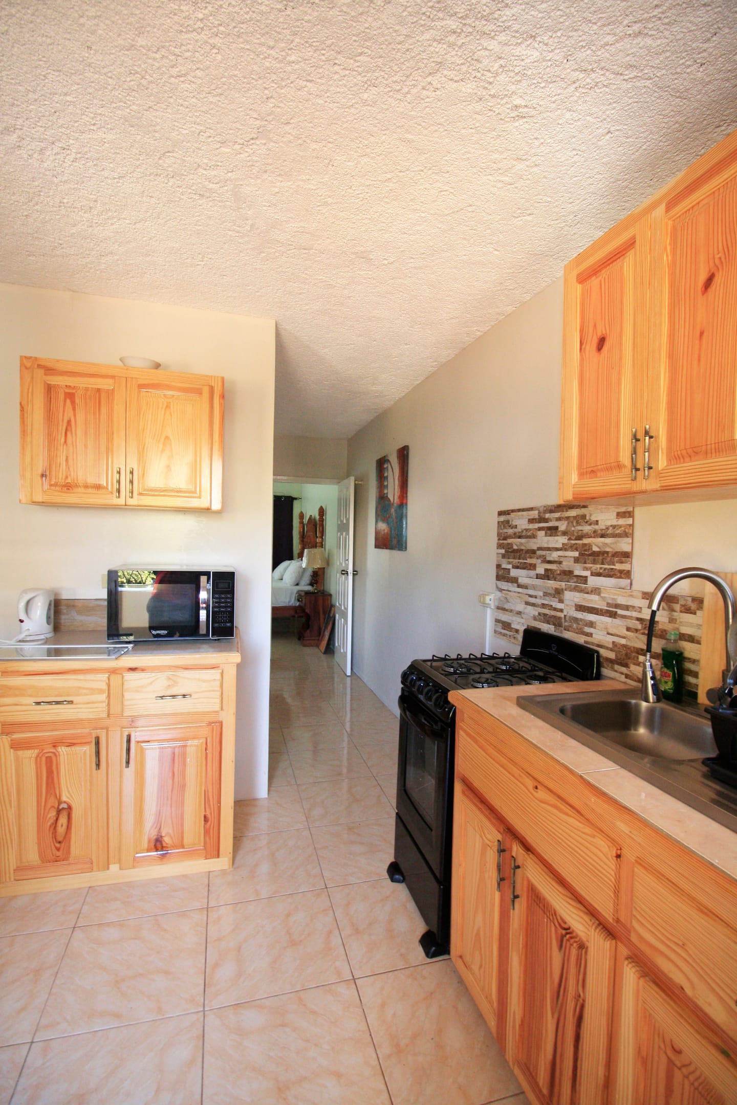 King & Full 2Bdr with Fridge Stove, 2 TVS & AC
