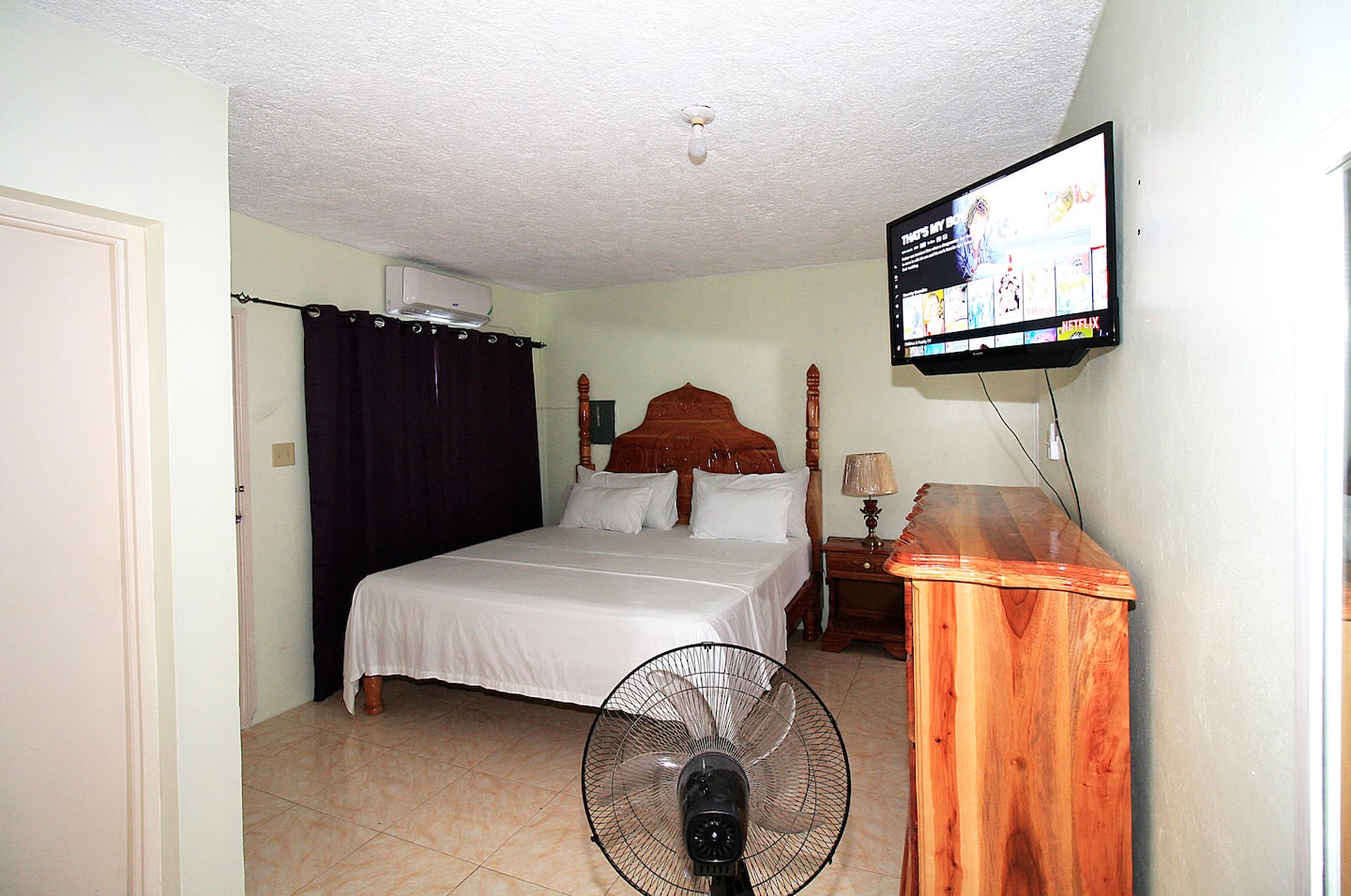 2Bdr King & Full with Kitchen, AC, 2 TVs & Balcony photo 2