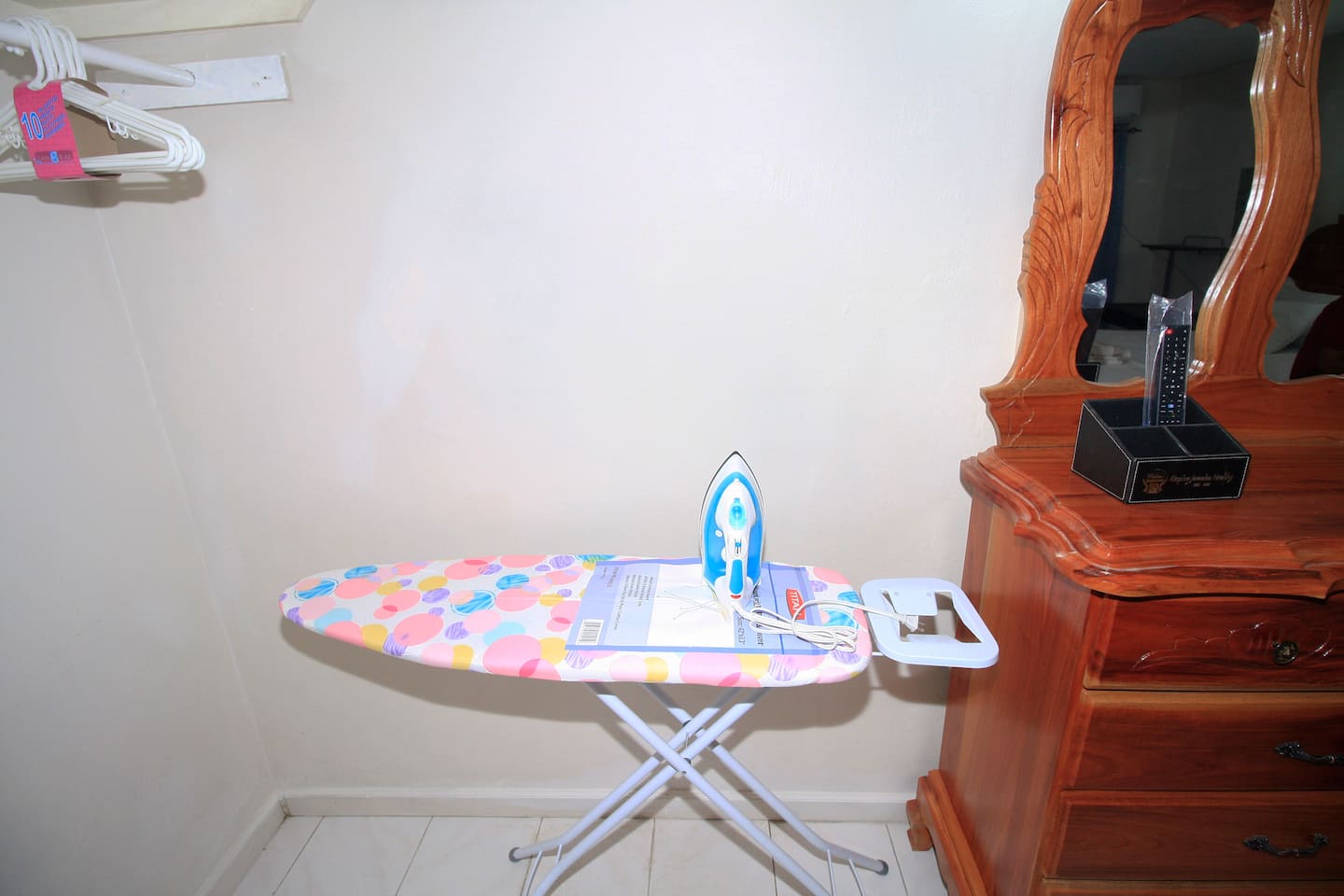 Monthly King With 2TVs, AC, Full Kitchen & Patio photo 9