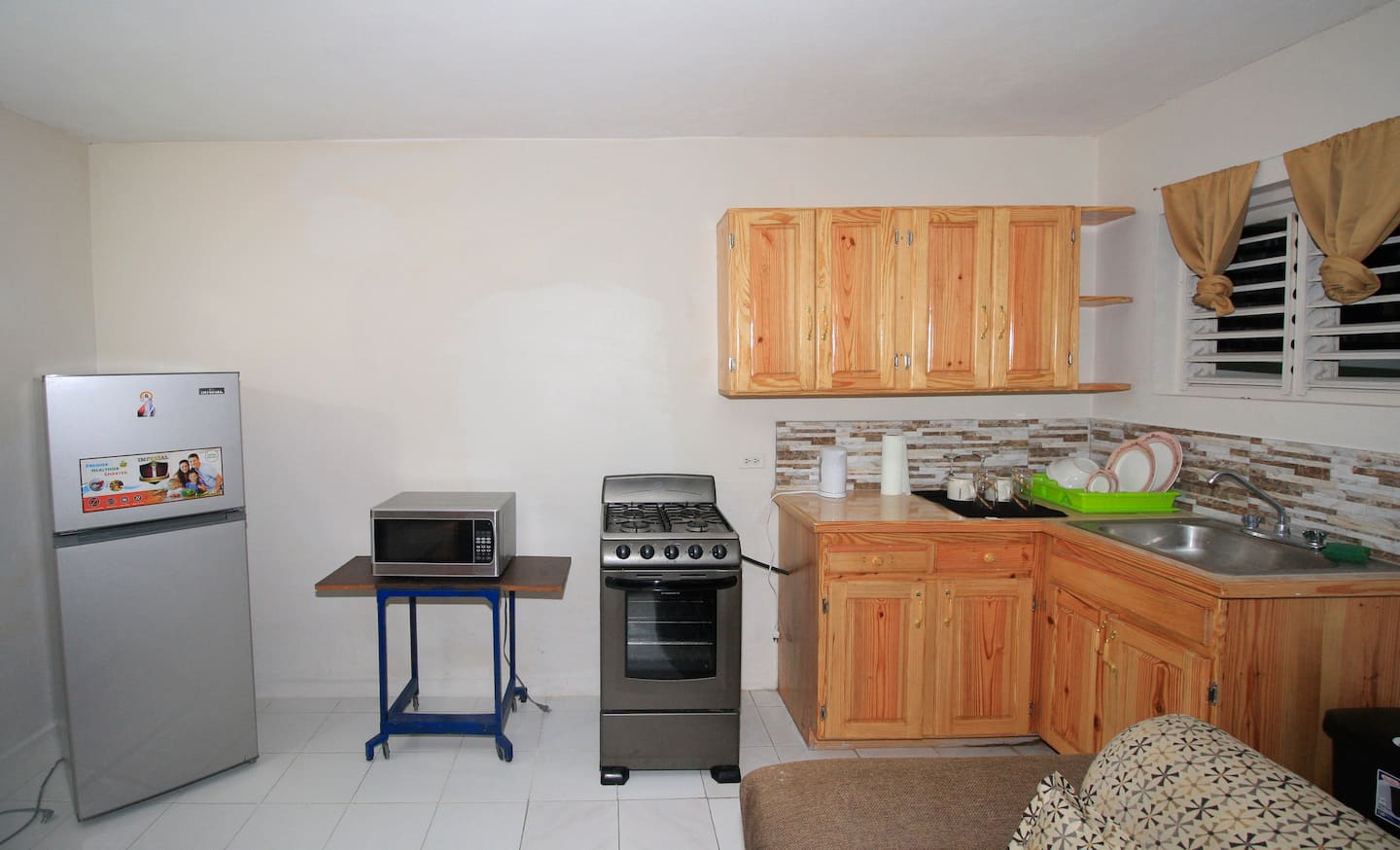 Monthly King With 2TVs, AC, Full Kitchen & Patio photo 10