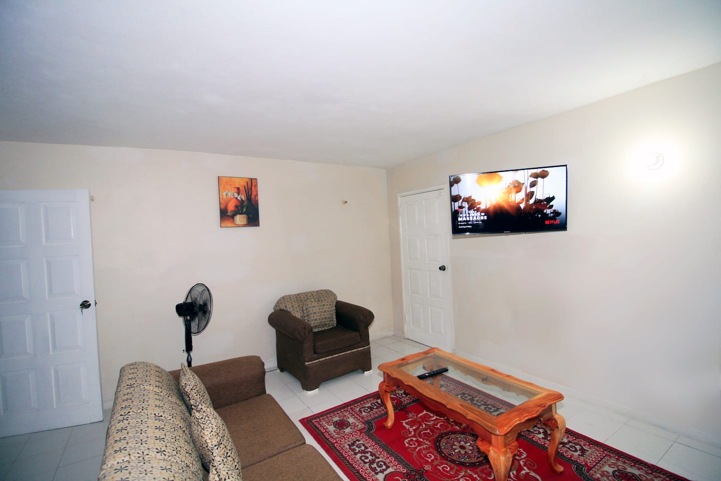 Monthly King With 2TVs, AC, Full Kitchen & Patio photo 3
