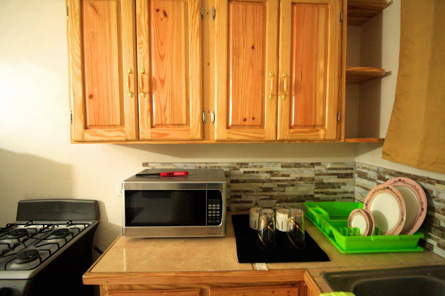 Monthly King With 2TVs, AC, Full Kitchen & Patio photo 7