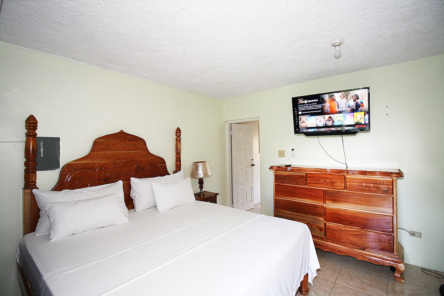 Private room in Apartment Near Airport & Hip Strip photo 2
