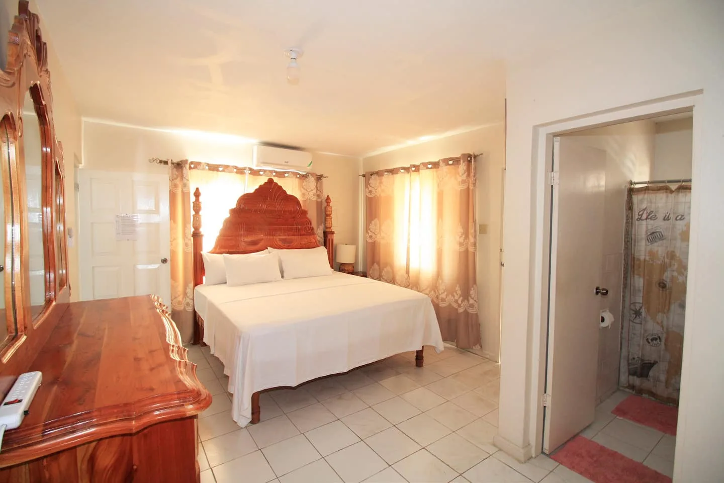 Monthly King Suite Stay With Kitchen, AC & Balcony photo 1