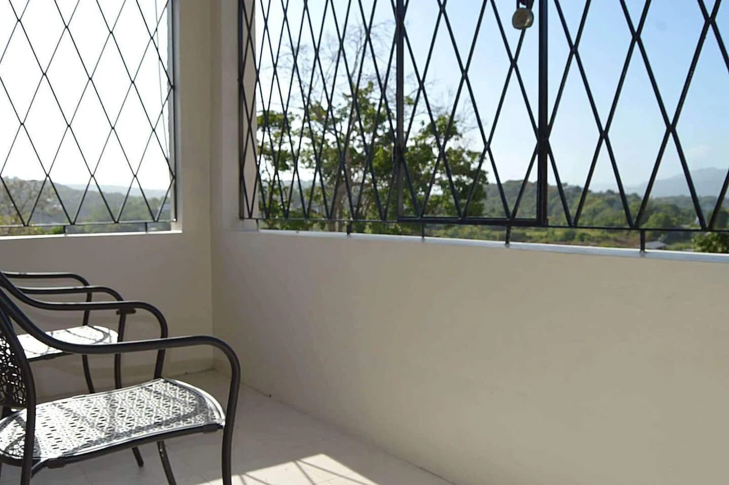 Monthly King Suite Stay With Kitchen, AC & Balcony photo 10