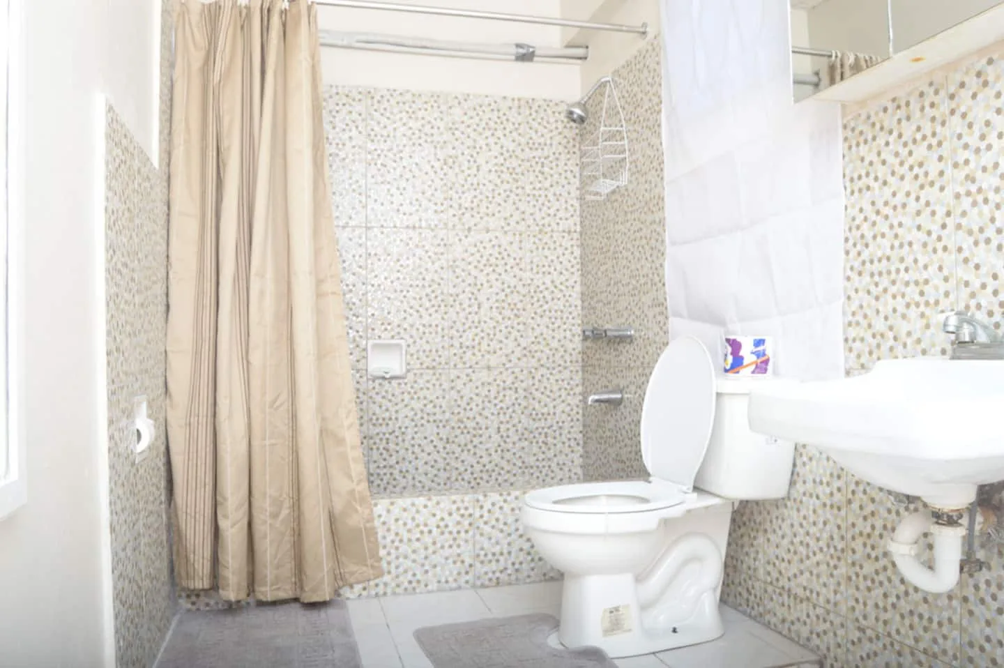 Beautiful King Suite with kitchenet, AC & fridge photo 5