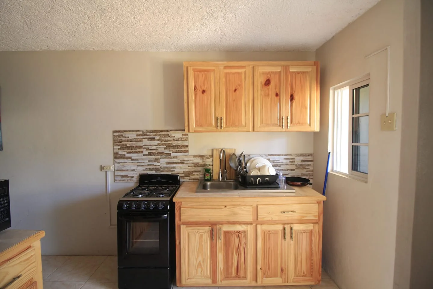 King & Full 2Bdr with Fridge Stove, 2 TVS & AC photo 9