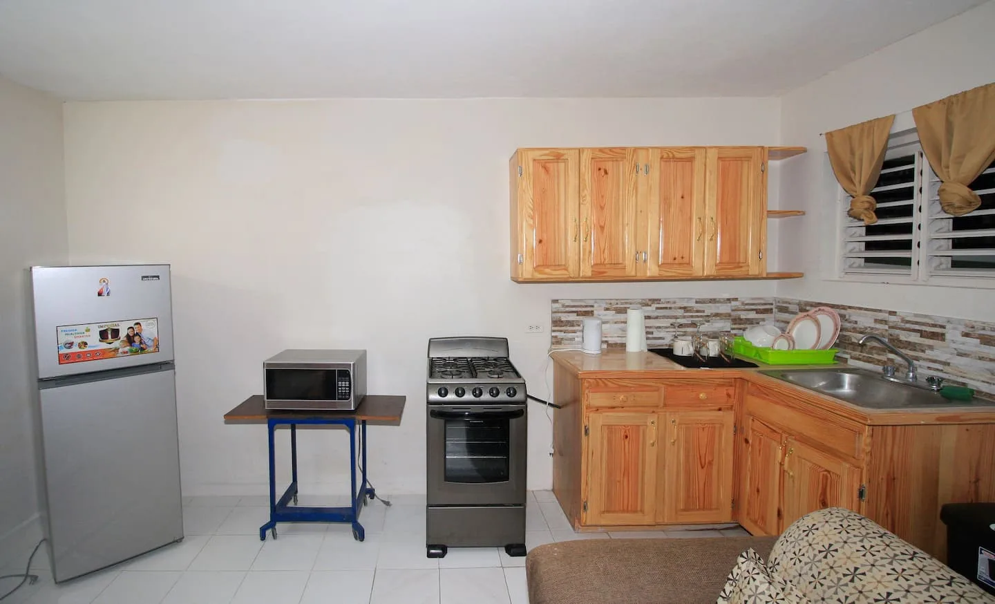 Monthly King With 2TVs, AC, Full Kitchen & Patio photo 10