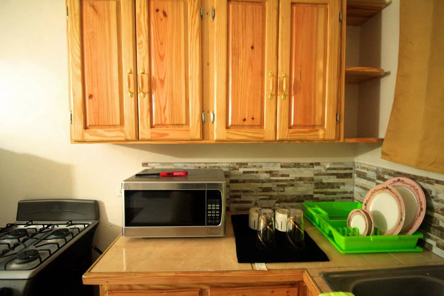Monthly King With 2TVs, AC, Full Kitchen & Patio photo 7