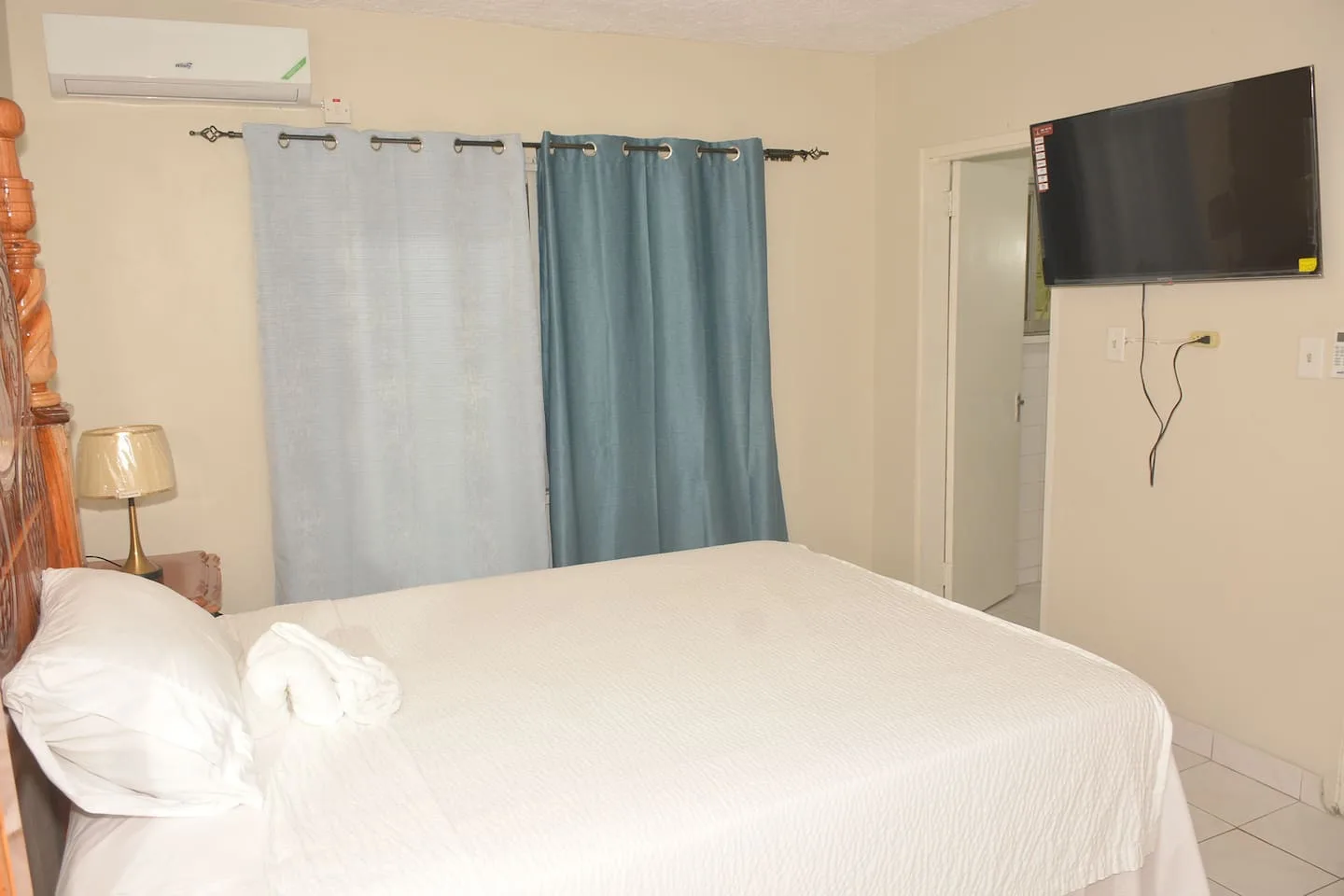 King & Queen 2br With Kitchen Fridge, 2 AC & H/Wtr photo 13