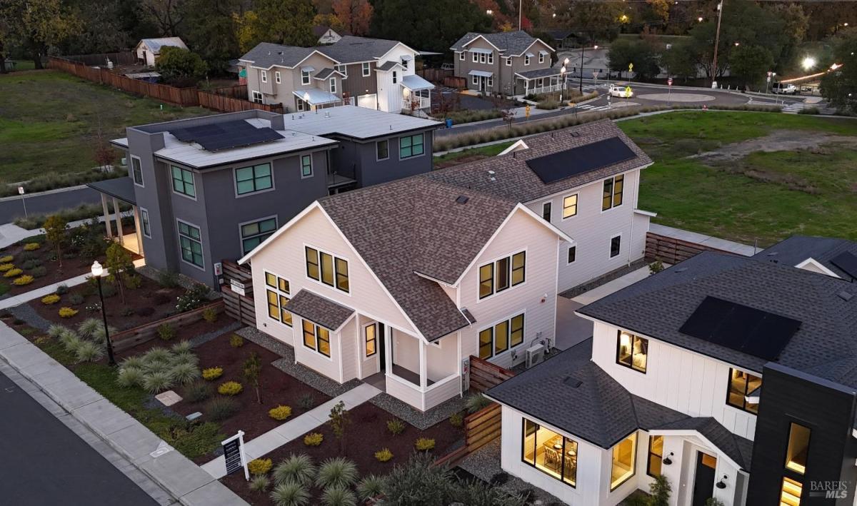 MLS #325002332 img 0