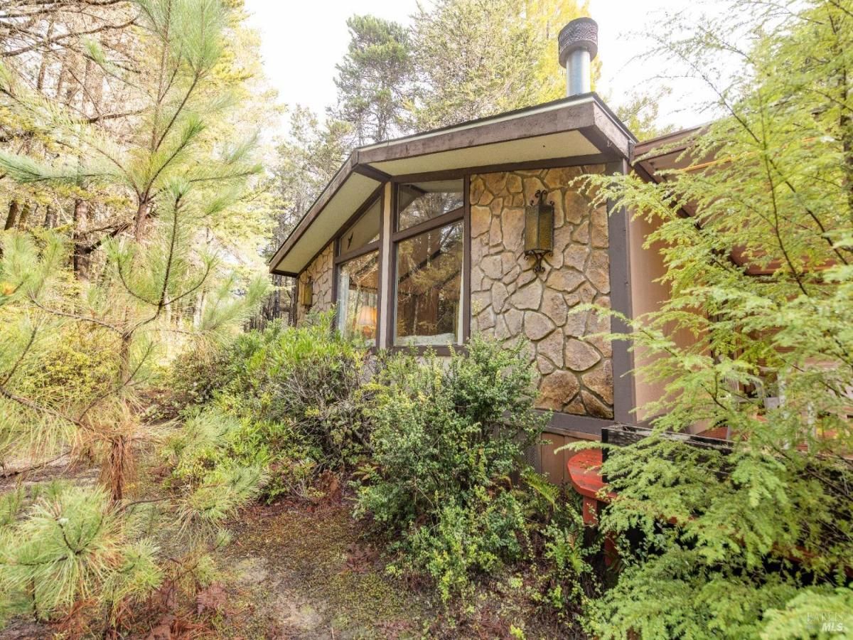 MLS #325002502 img 0