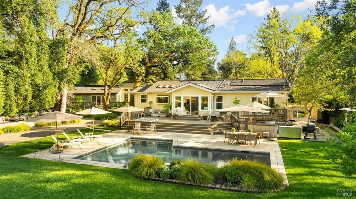 MLS #325002560 img 0