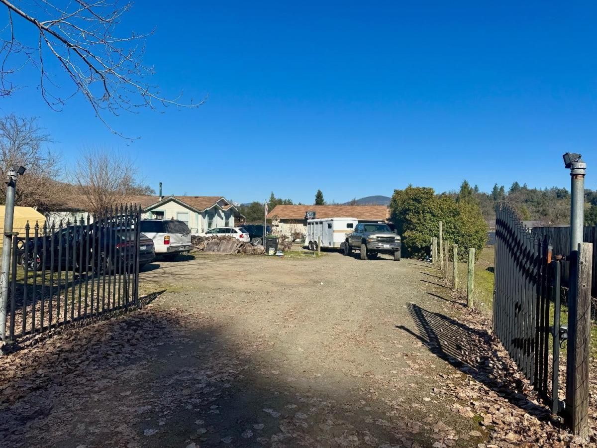 MLS #325007351 img 0