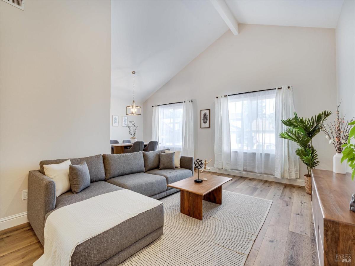 MLS #325007511 img 0