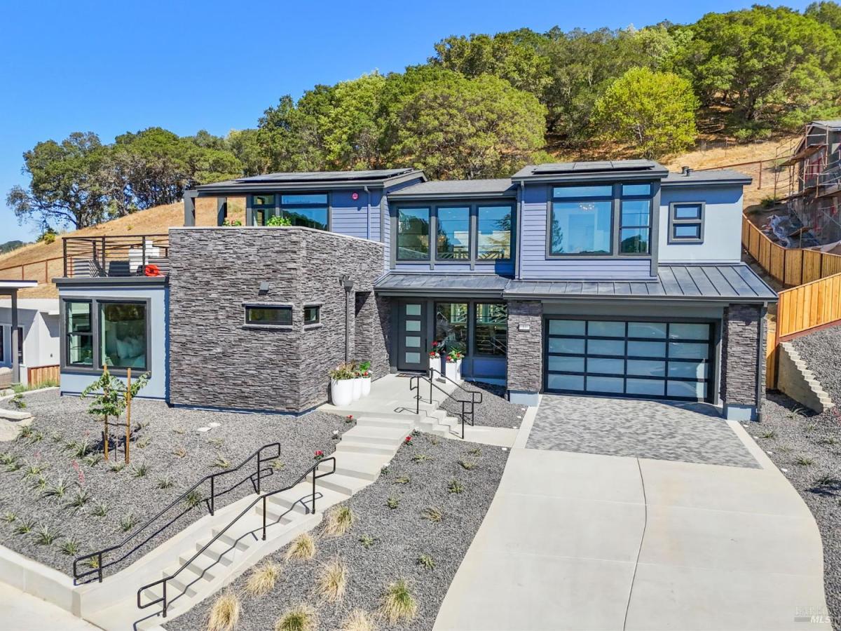 MLS #325007572 img 0