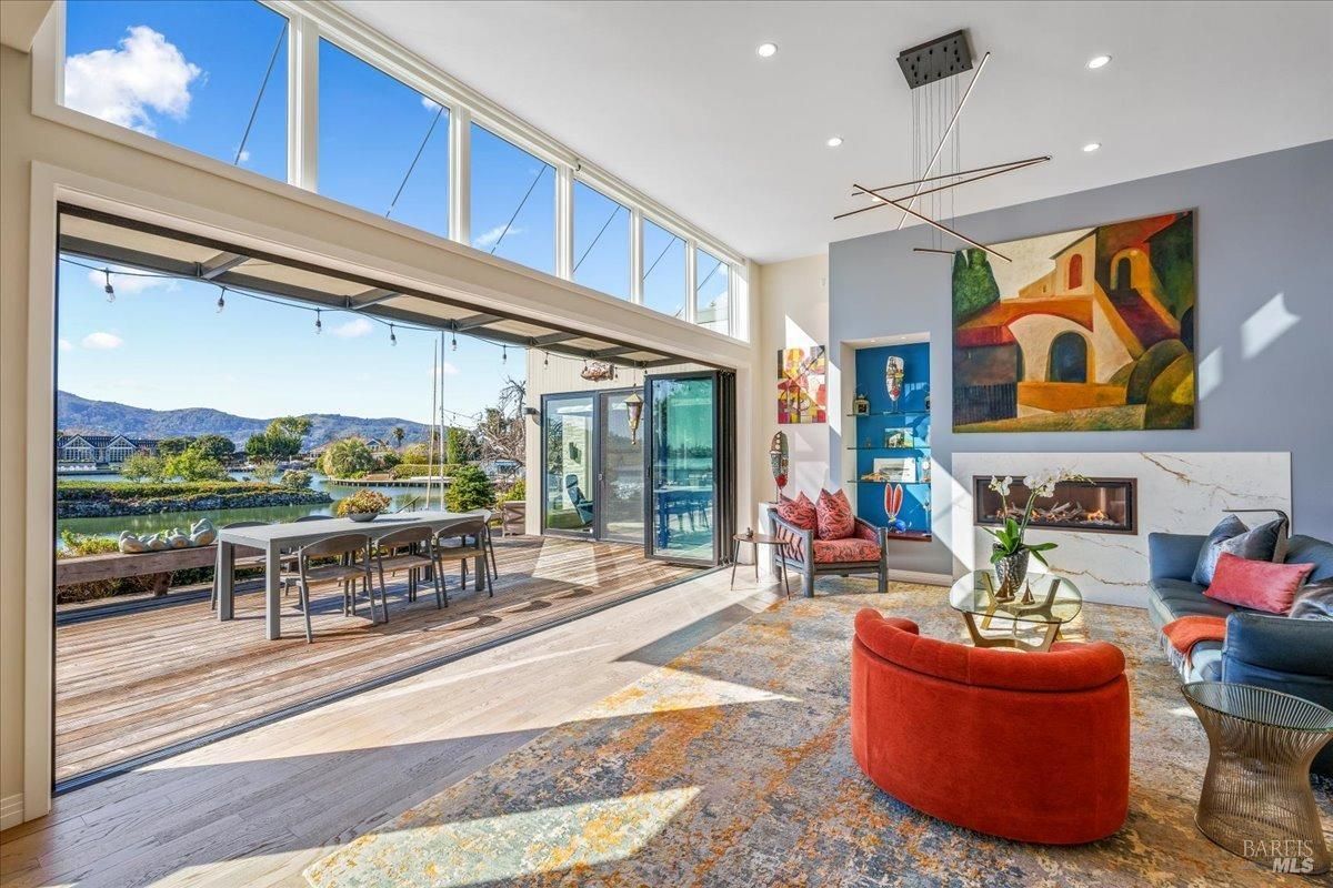 MLS #325008013 img 0