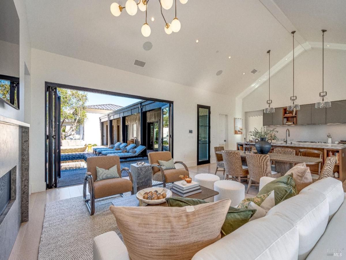 MLS #325008363 img 0