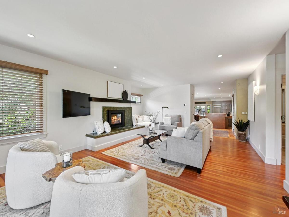 MLS #325013431 img 0