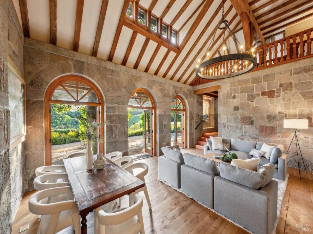 MLS #325019782 img 0