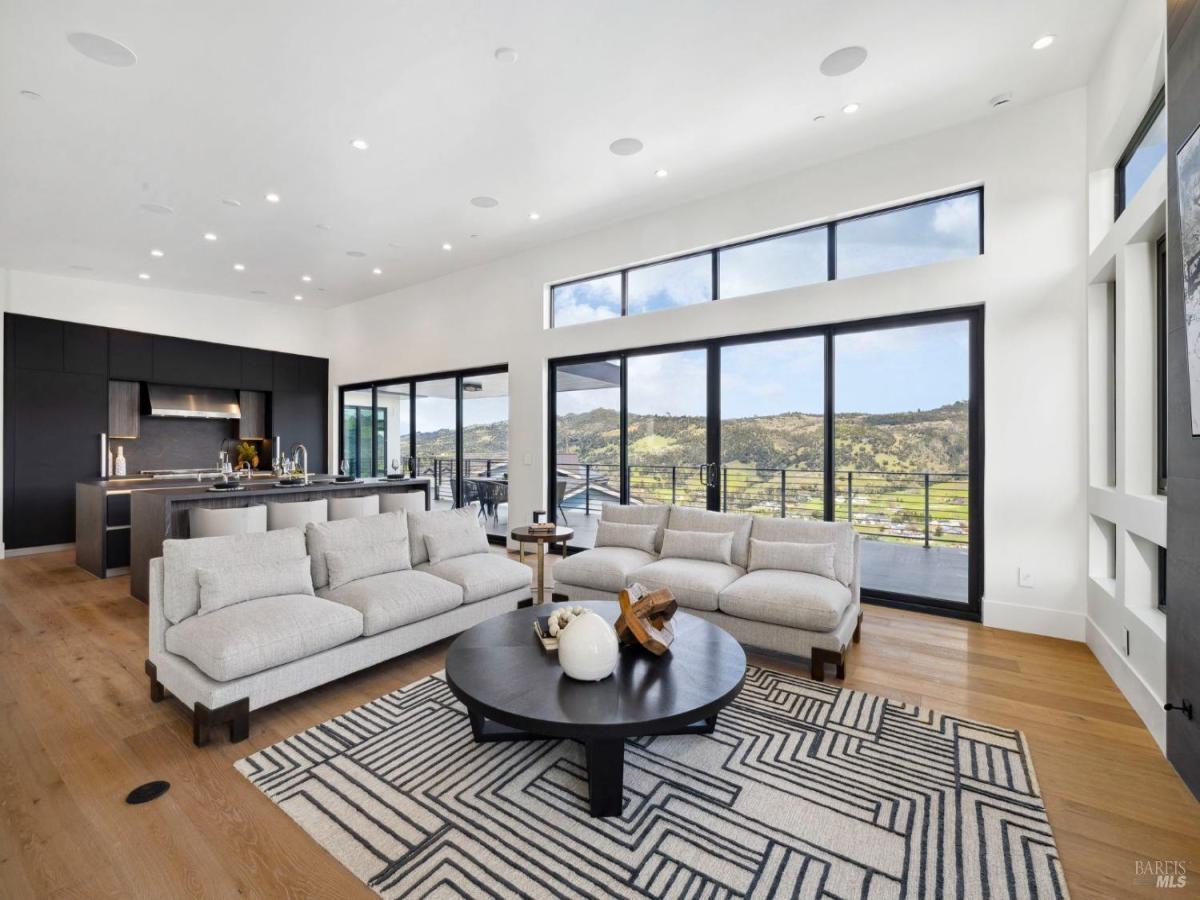 MLS #325020045 img 0