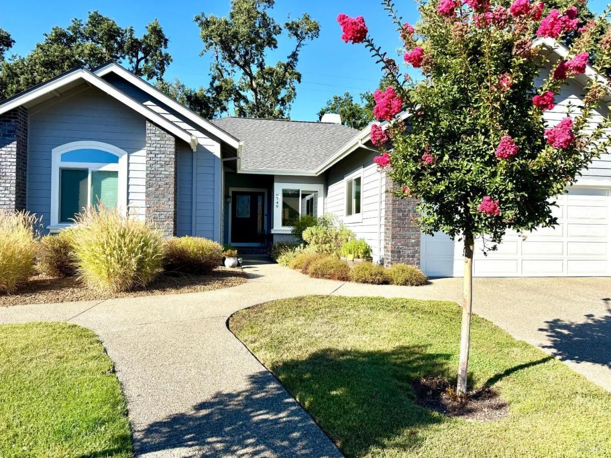 MLS #325020793 img 0