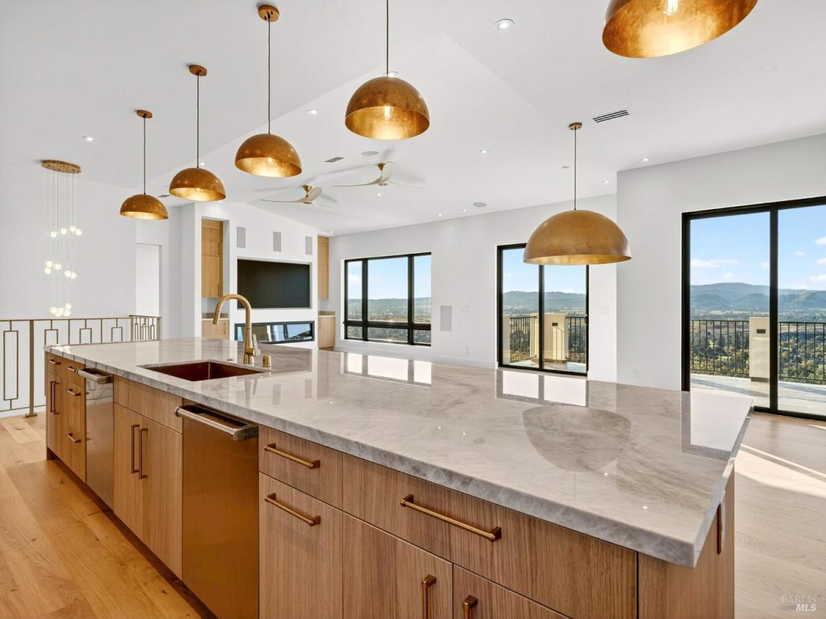 MLS #325022345 img 0