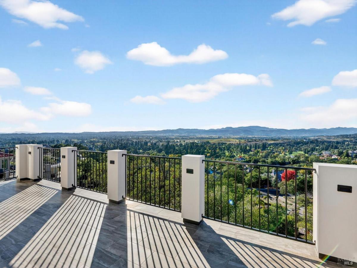 MLS #325022345 img 0