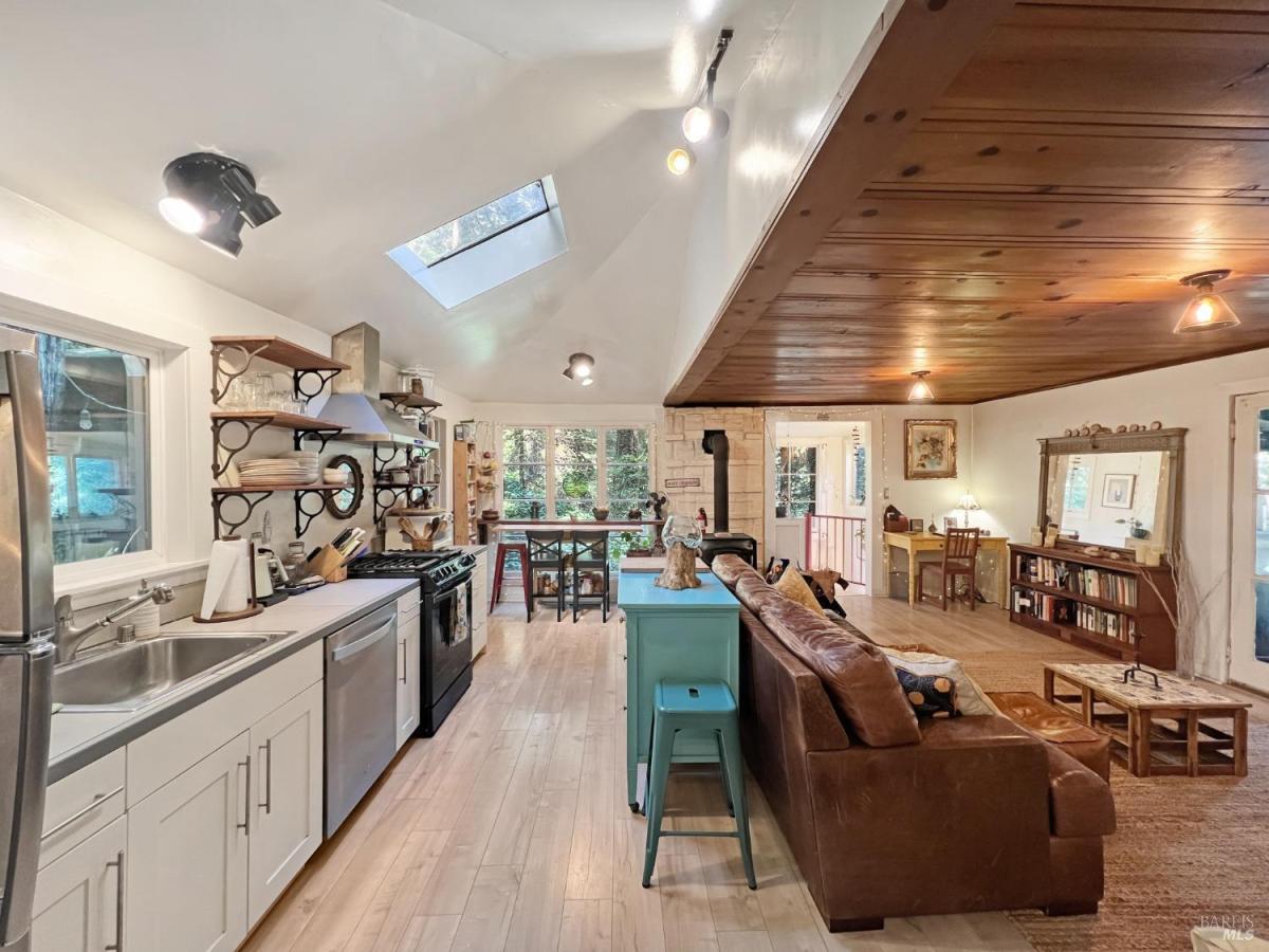 MLS #325027372 img 0