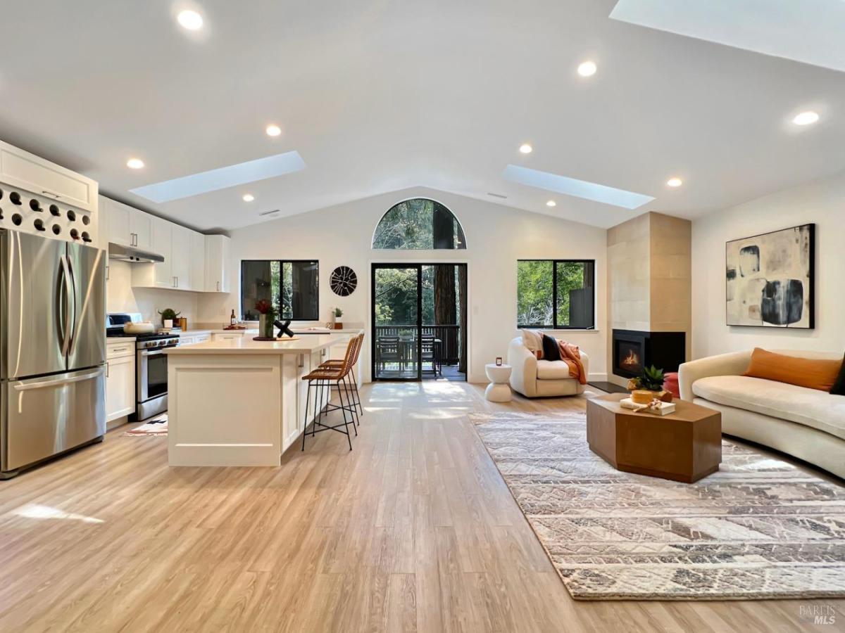 MLS #325027584 img 0