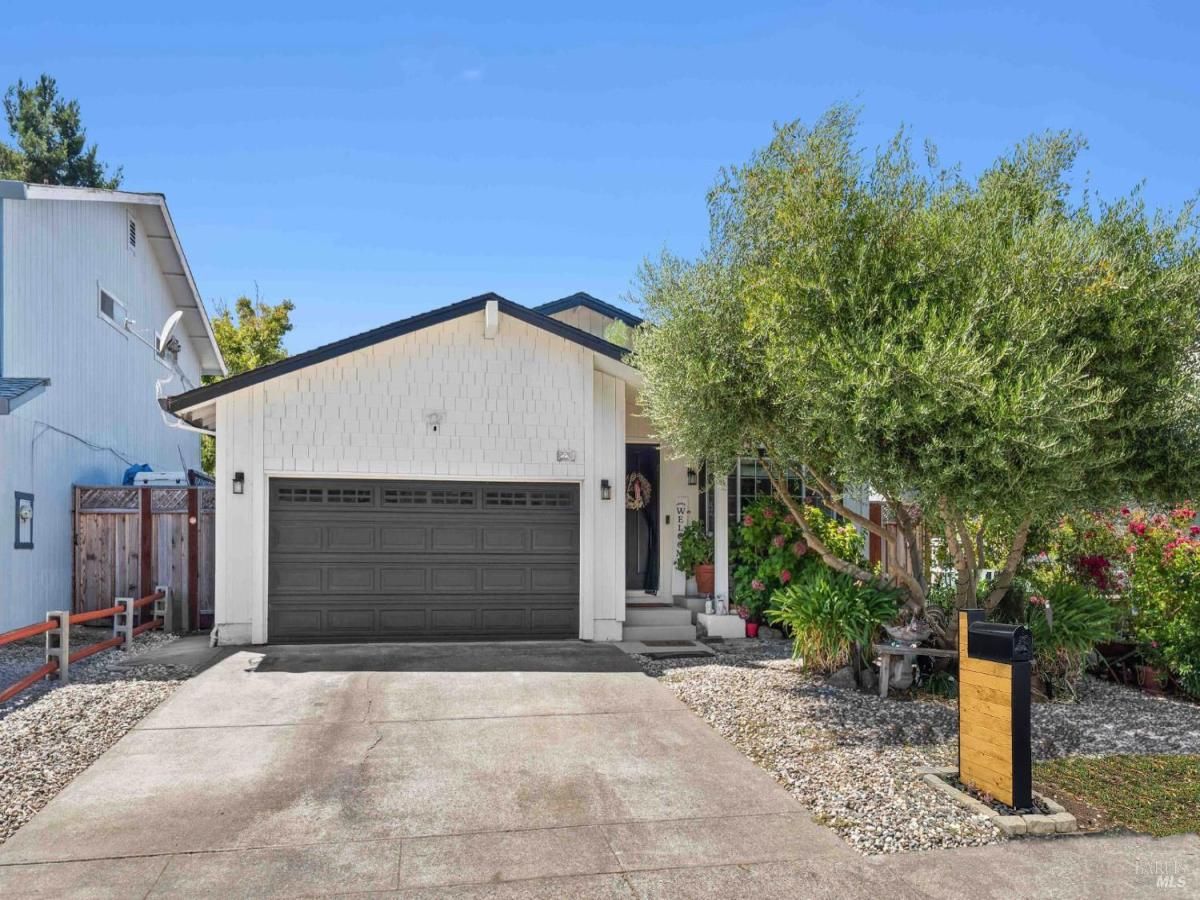 MLS #325027591 img 0