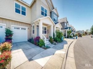 MLS #325027704 img 0