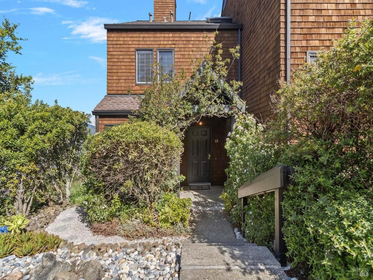 MLS #325027837 img 0