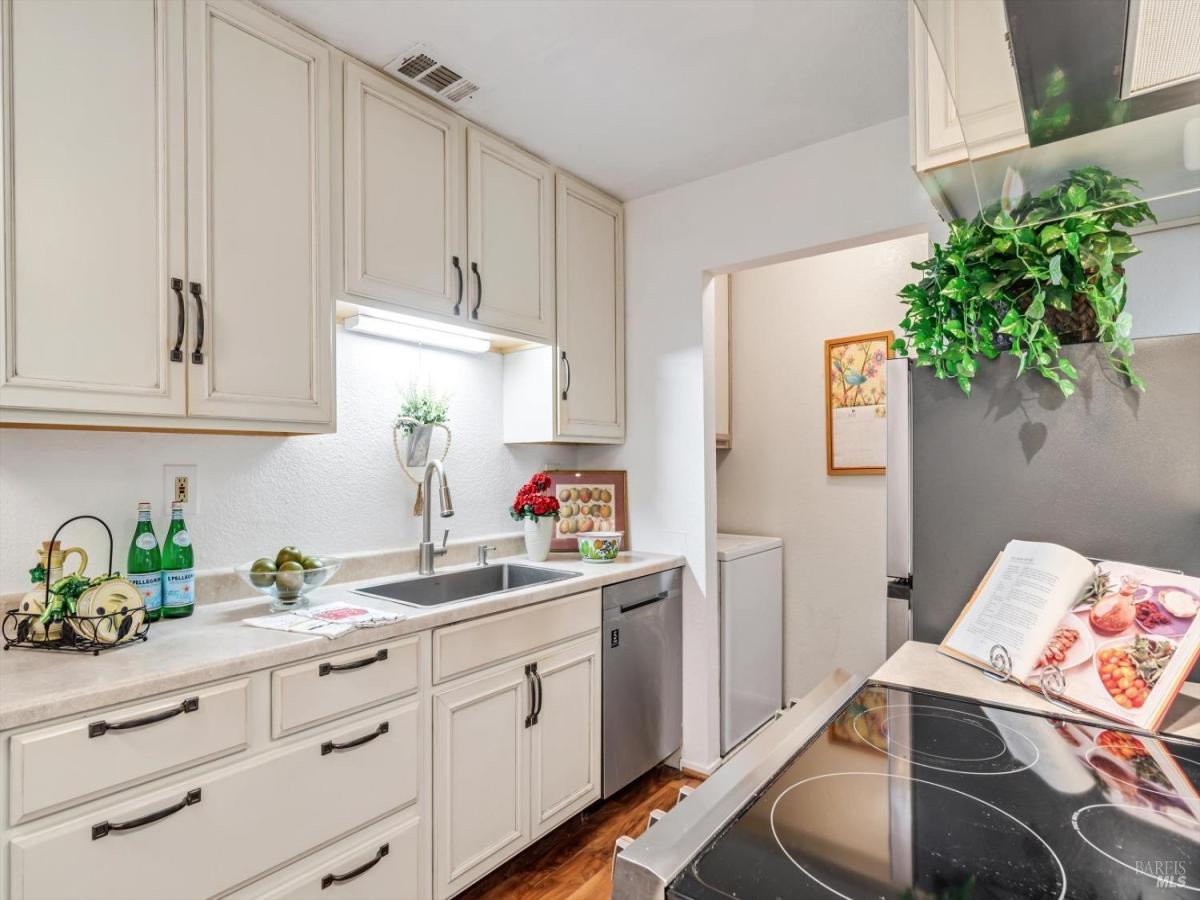 MLS #325028860 img 0