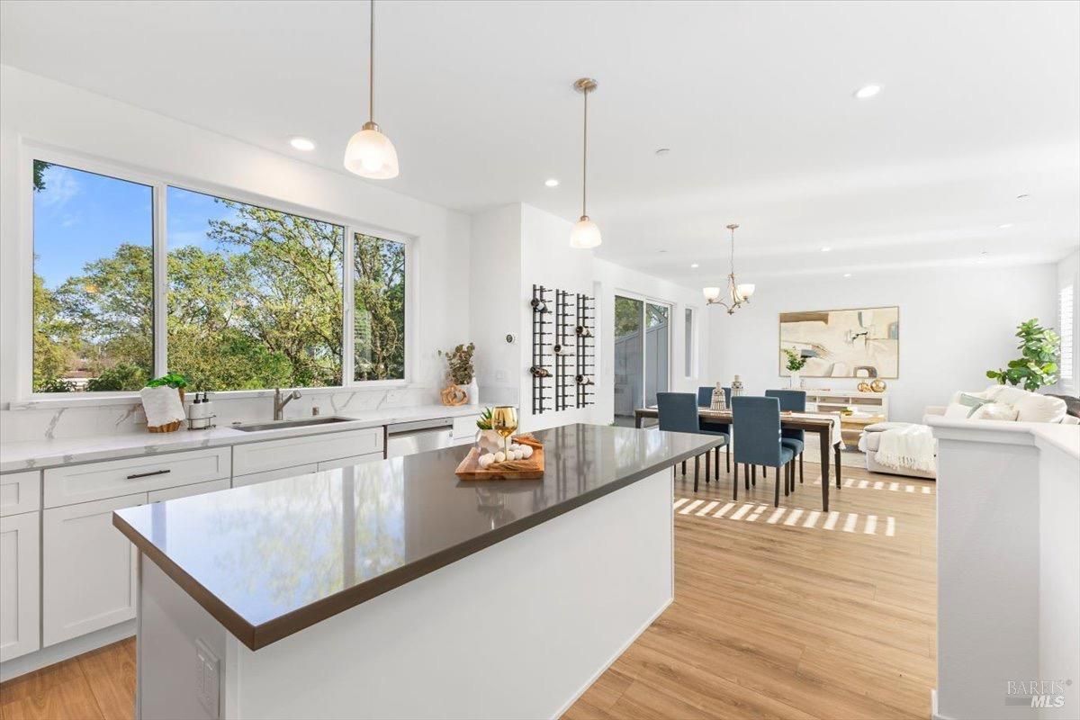 MLS #325029231 img 0