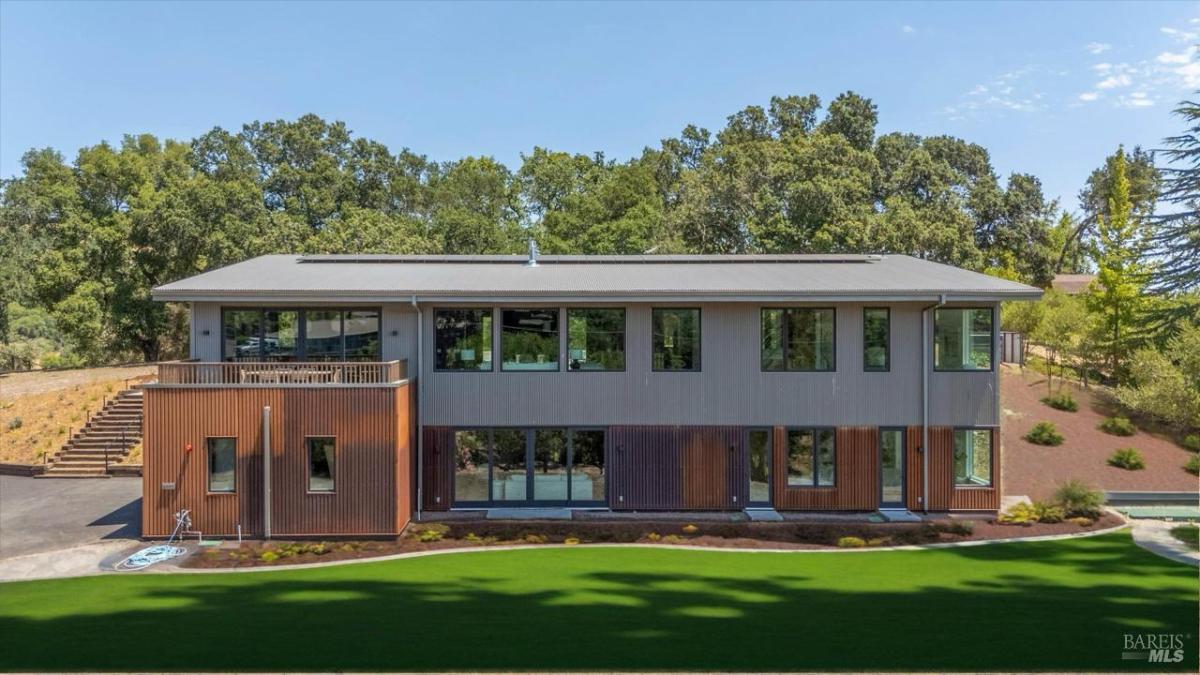 MLS #325031280 img 0