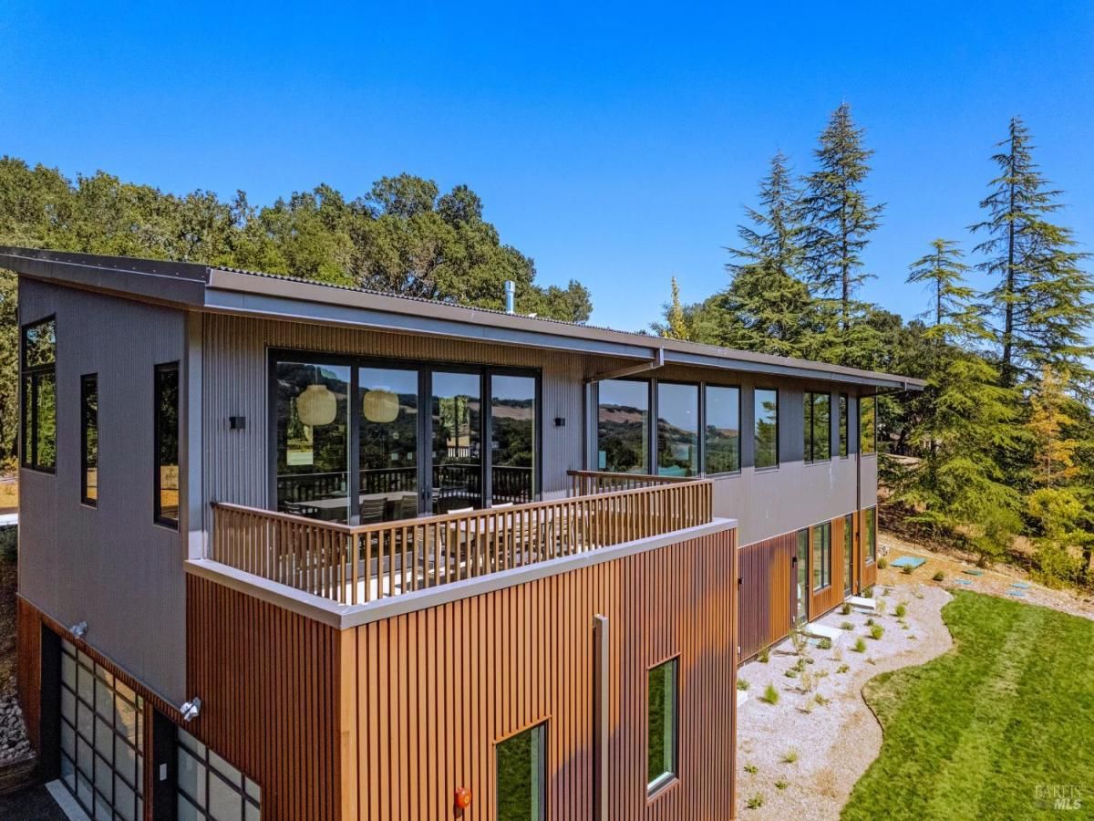 MLS #325031280 img 0