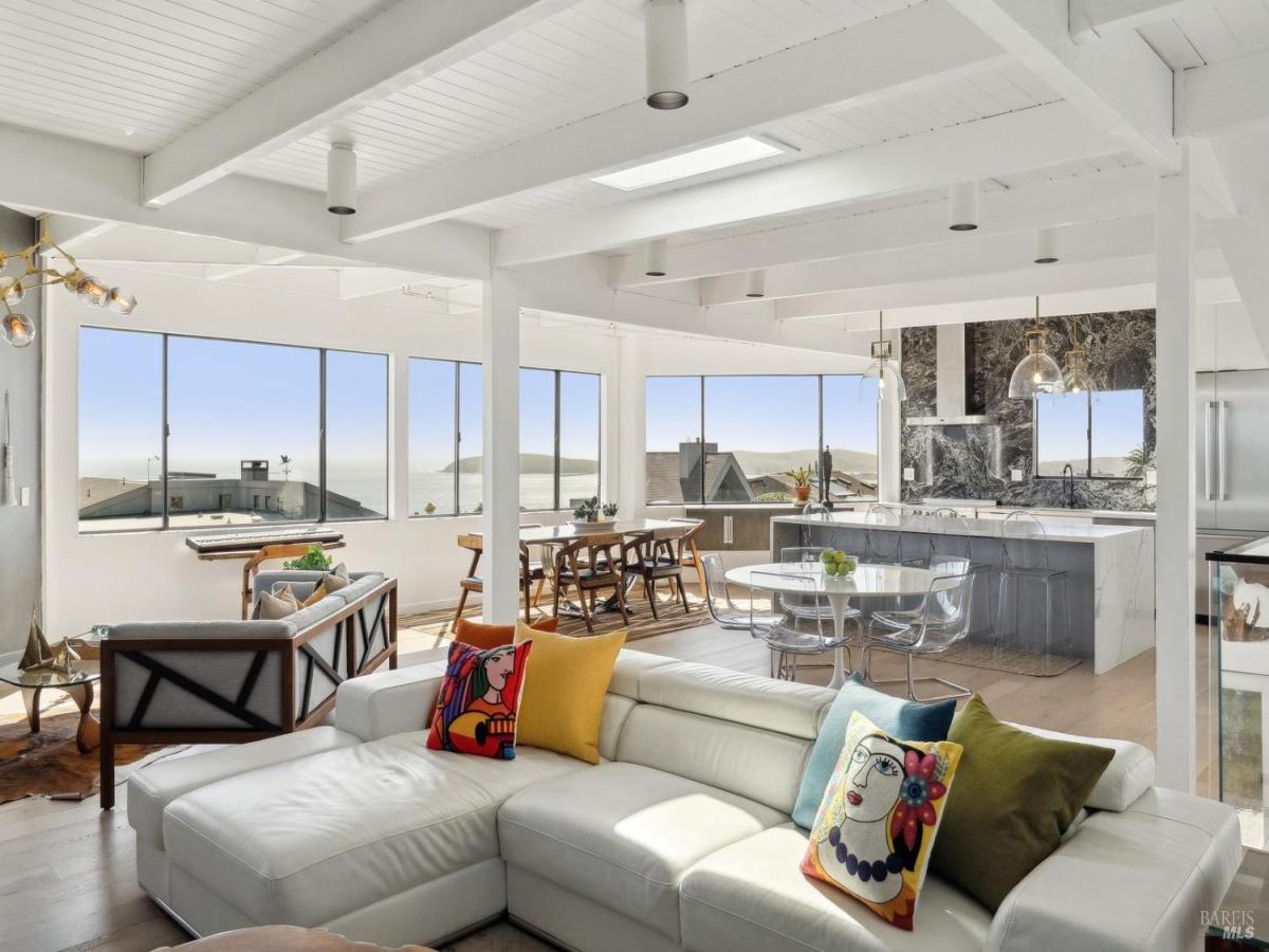 MLS #325032630 img 0