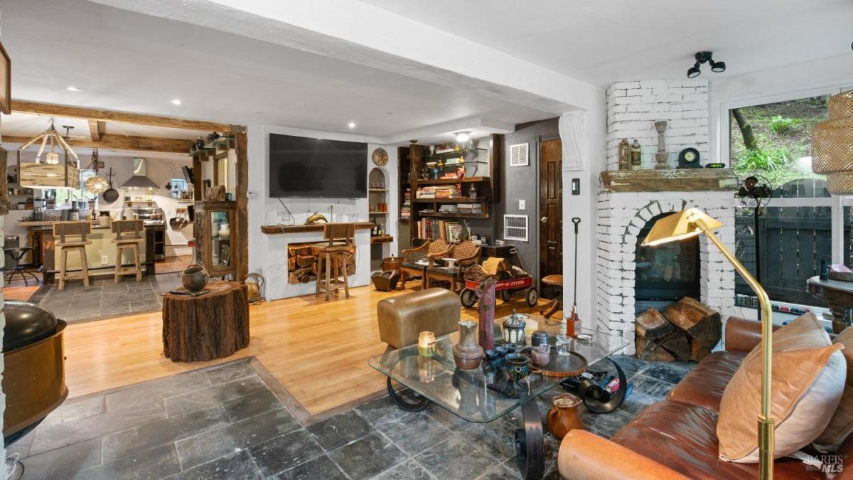 MLS #325032777 img 0