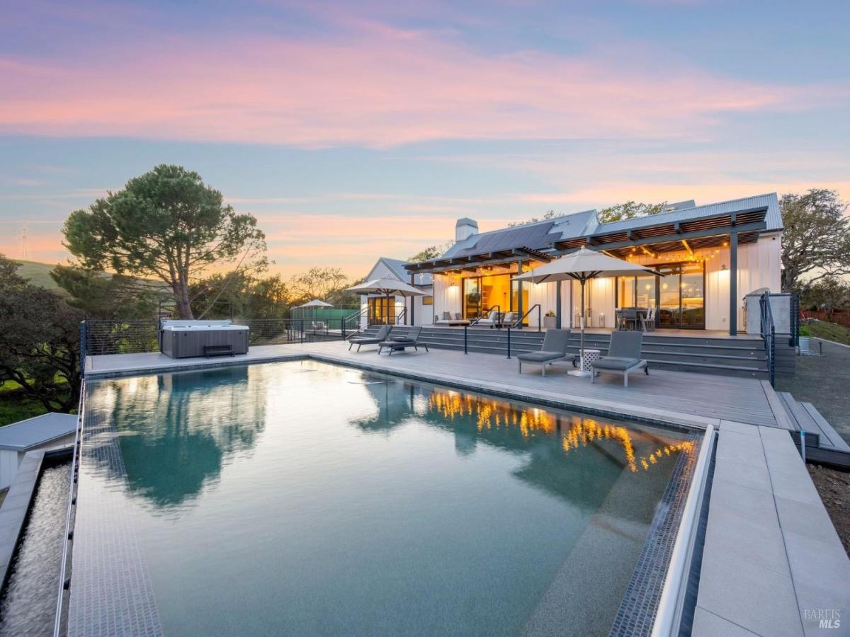 MLS #325033261 img 0